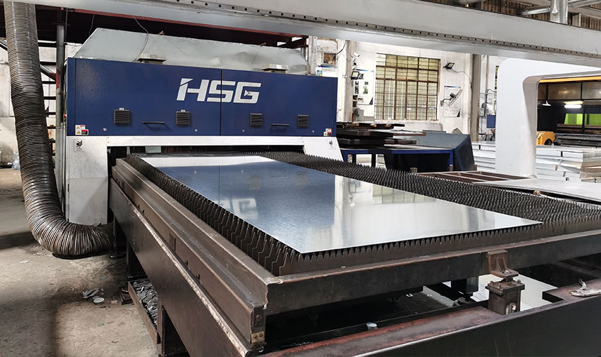 激光線(xiàn)割車(chē)間