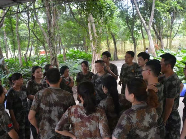 軍訓(xùn)拓展-路比亮