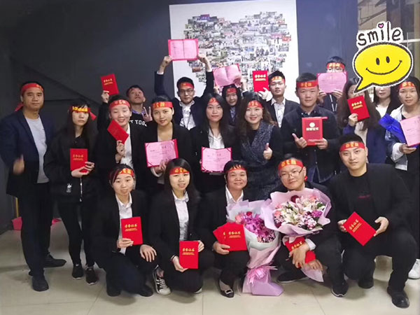 團(tuán)隊風(fēng)采-路比亮