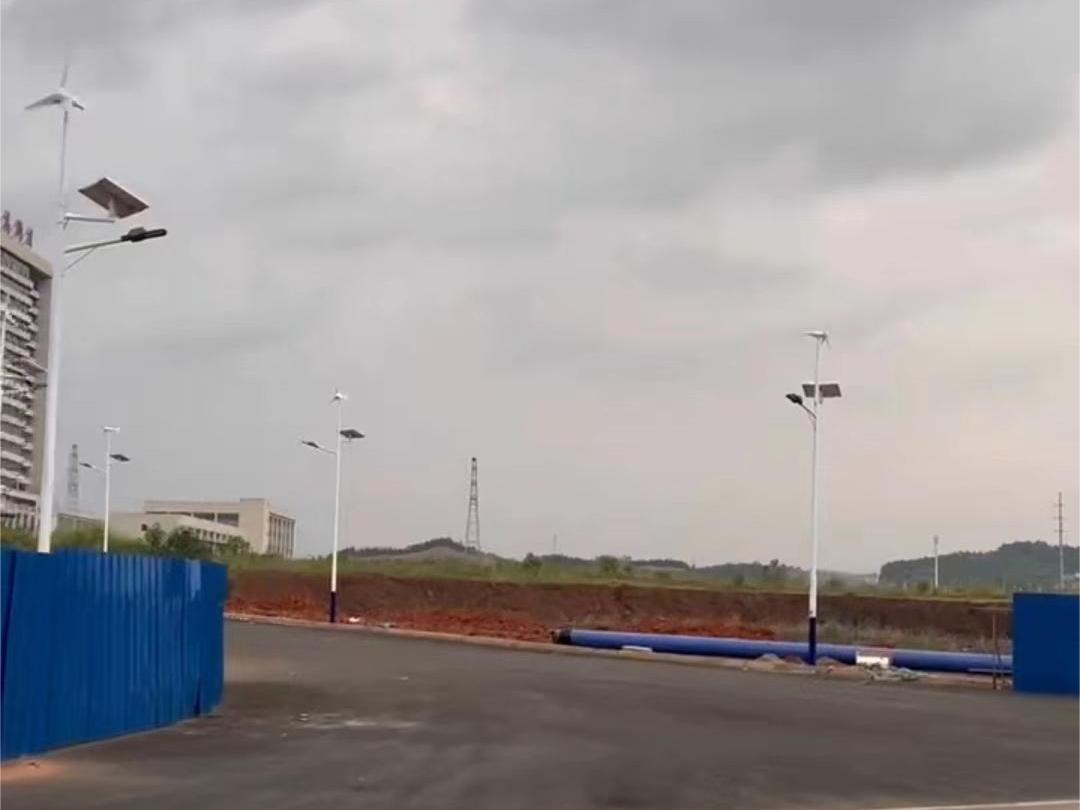 湖南郴州太陽能風光互補路燈案例