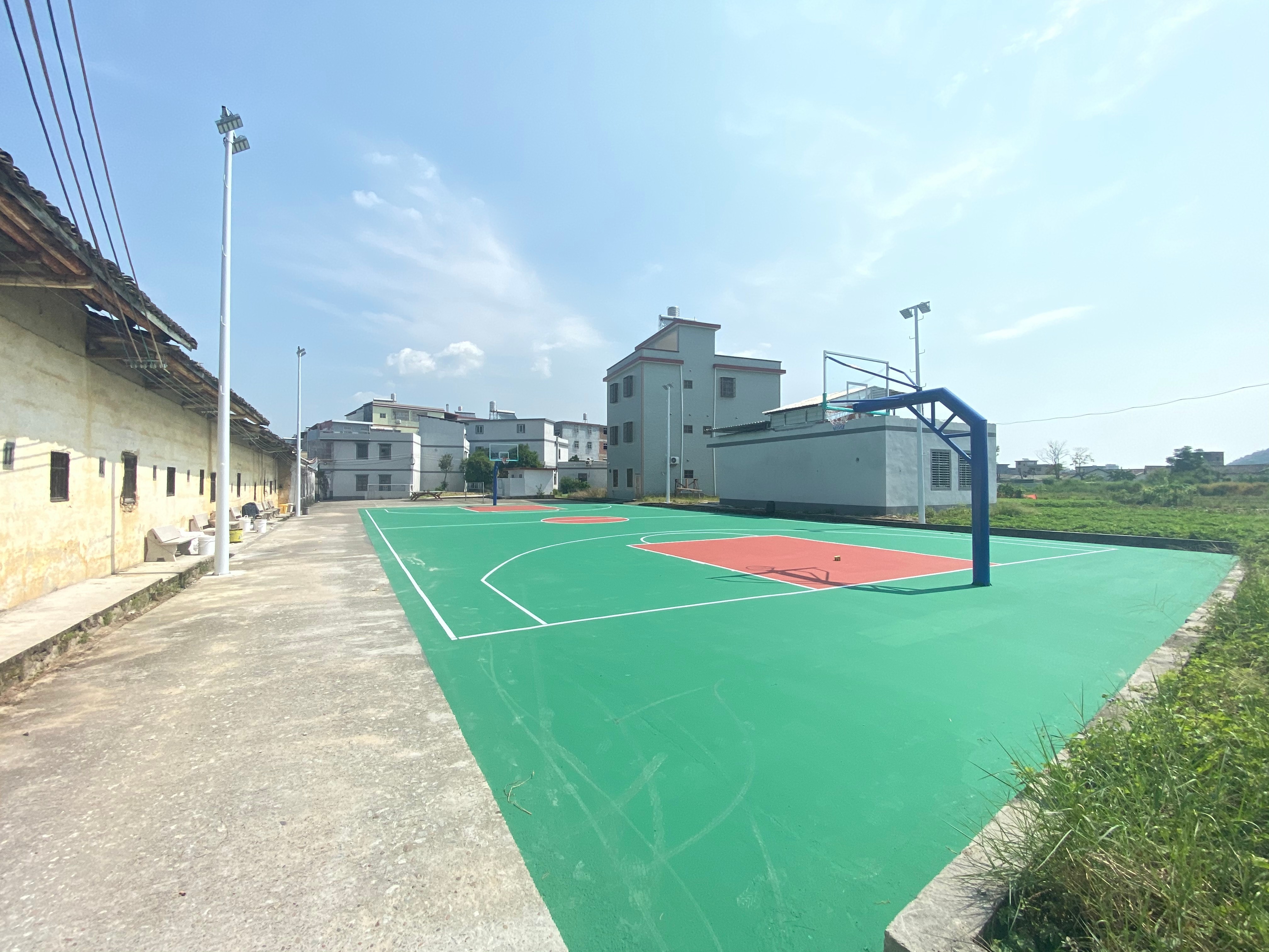 廣東連平縣茶壺耳村球場(chǎng)燈工程案例