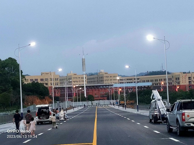 湖南隆回縣霞飛路建鴻達(dá).辰河世家市電路燈