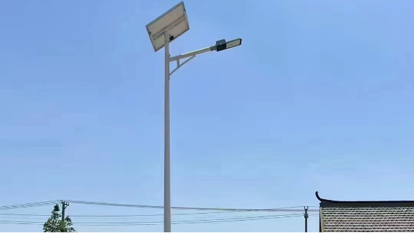 農(nóng)村6米高太陽能路燈價格是多少錢一盞?