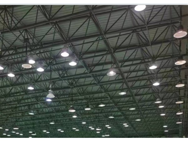 深圳技校LED球場(chǎng)燈工程案例