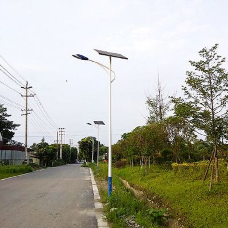 太陽能路燈養(yǎng)護(hù)麻煩嗎？