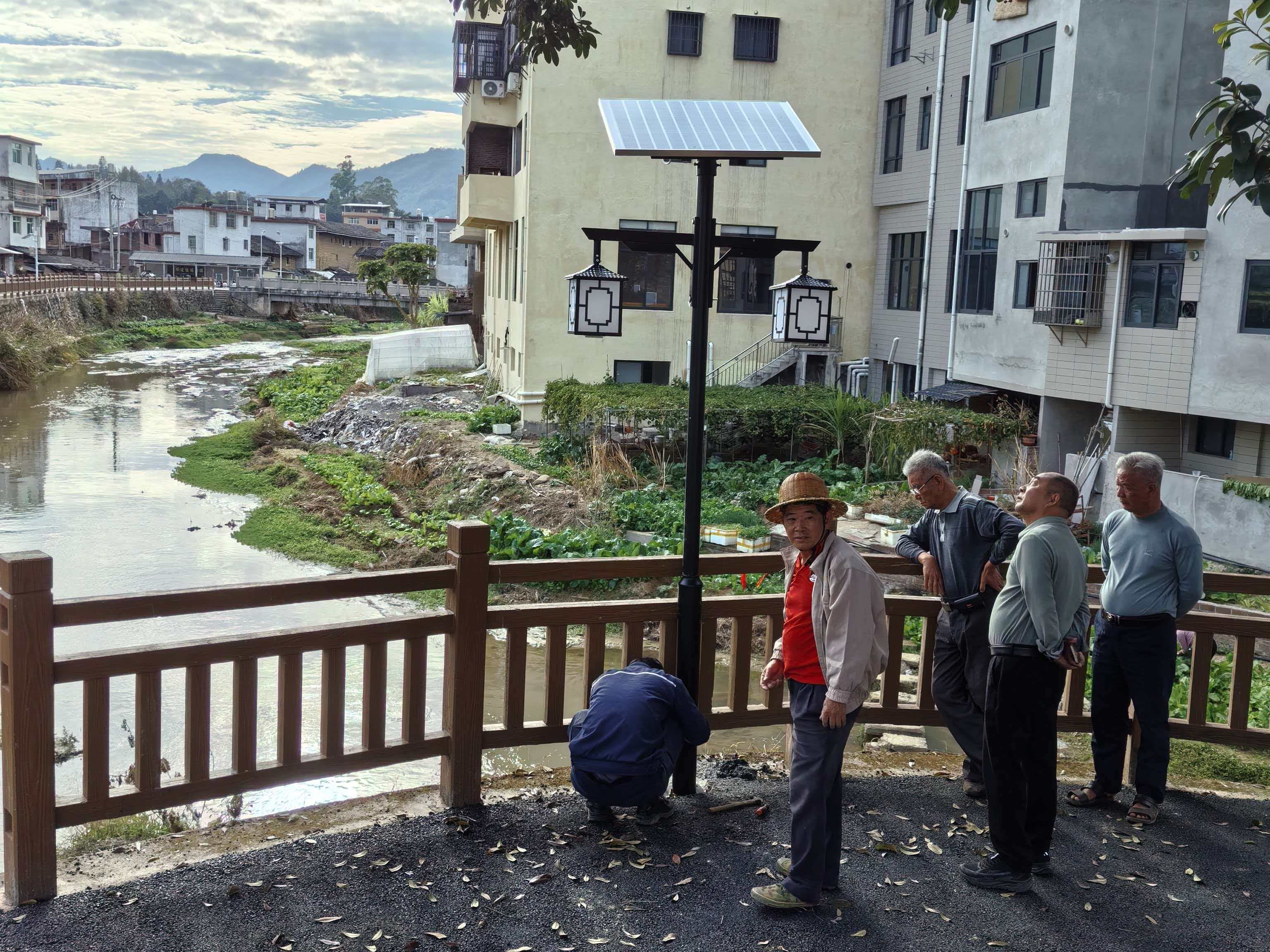百套太陽(yáng)能雙頭庭院燈落地福建龍巖，戶(hù)外照明美學(xué)與實(shí)用的雙向奔赴