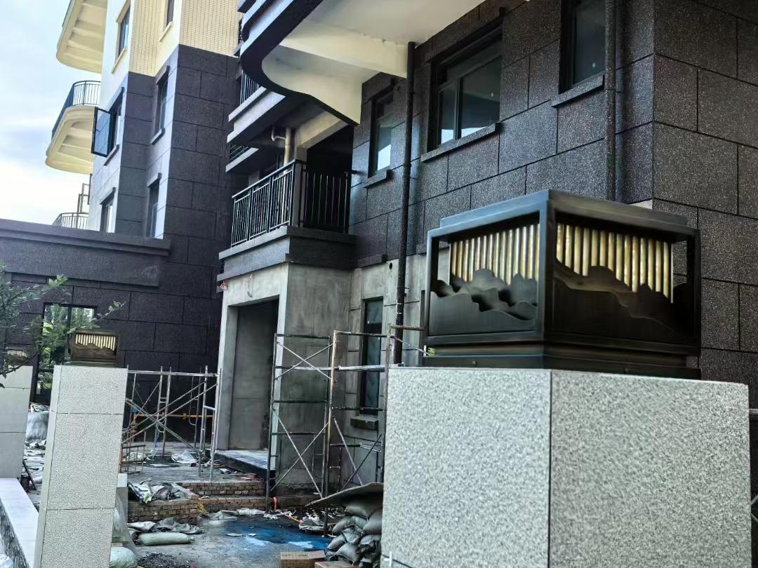 別墅太陽能柱頭燈案例