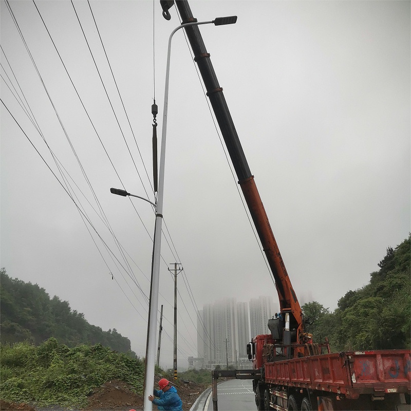 高低臂路燈