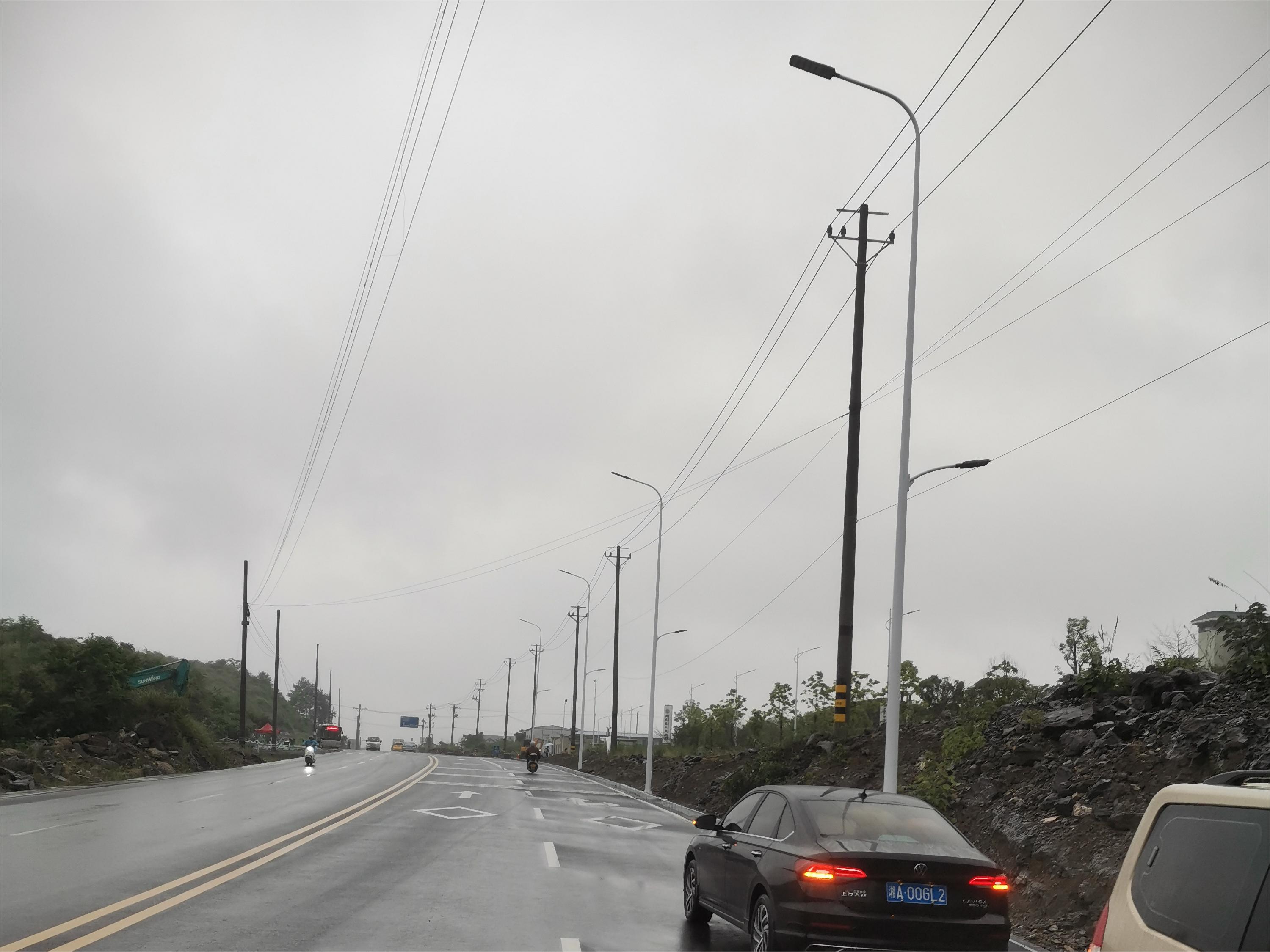 湖南鳳凰12米高低臂路燈工程案例