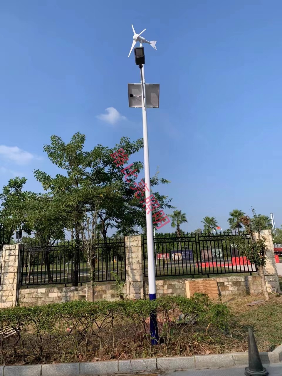 風(fēng)光互補(bǔ)太陽能路燈