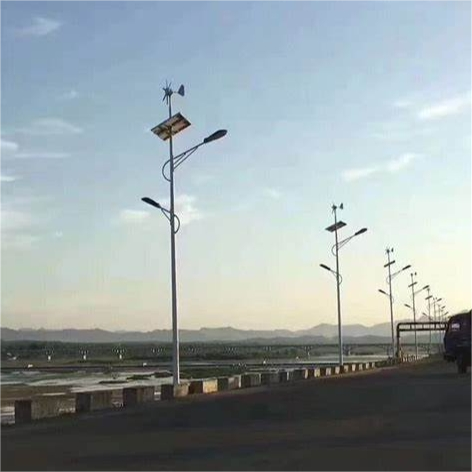 太陽(yáng)能風(fēng)光互補(bǔ)路燈