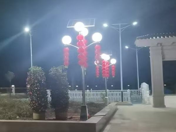 太陽(yáng)能庭院燈點(diǎn)亮廣東茂名別墅區(qū)