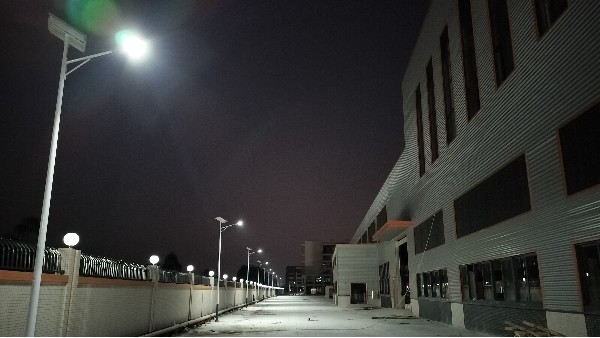 太陽(yáng)能路燈在陰雨天、霧天的照明效果有影響嗎？