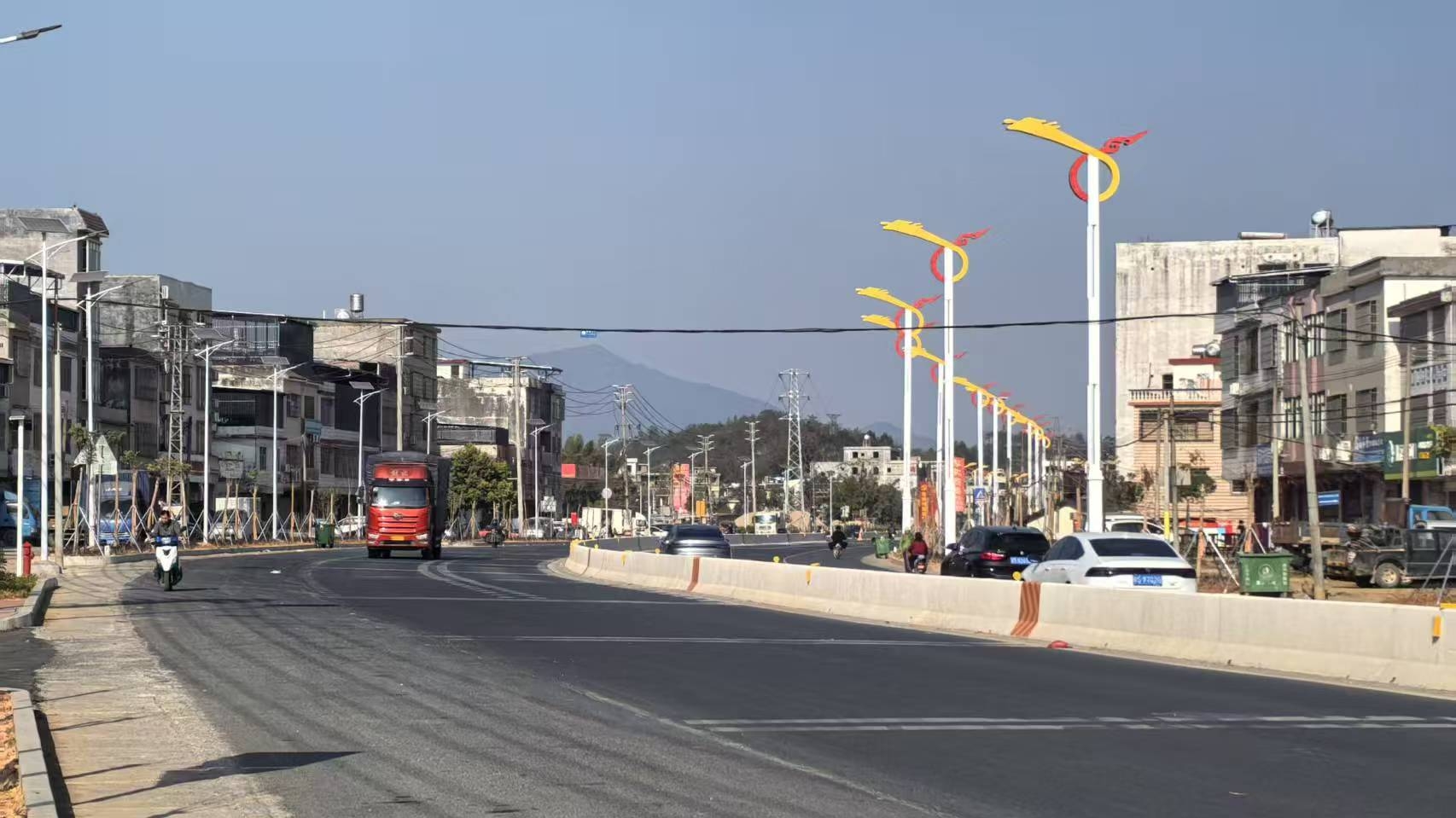 匠心點(diǎn)亮信任:龍頭鳳尾景觀(guān)燈項(xiàng)目圓滿(mǎn)收官！